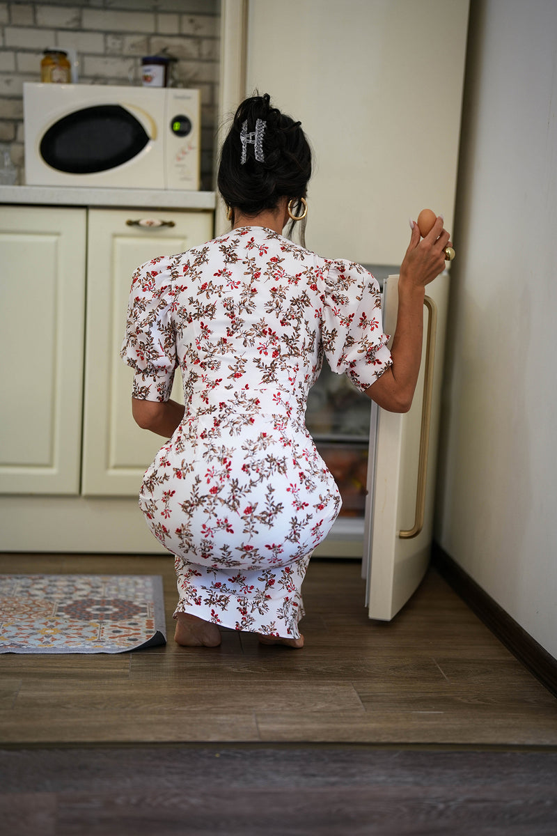 Bari în rochie de floră