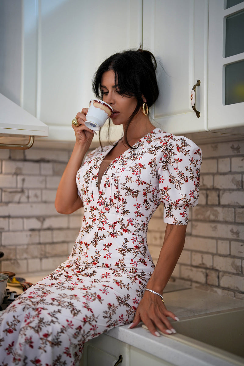 Bari în rochie de floră