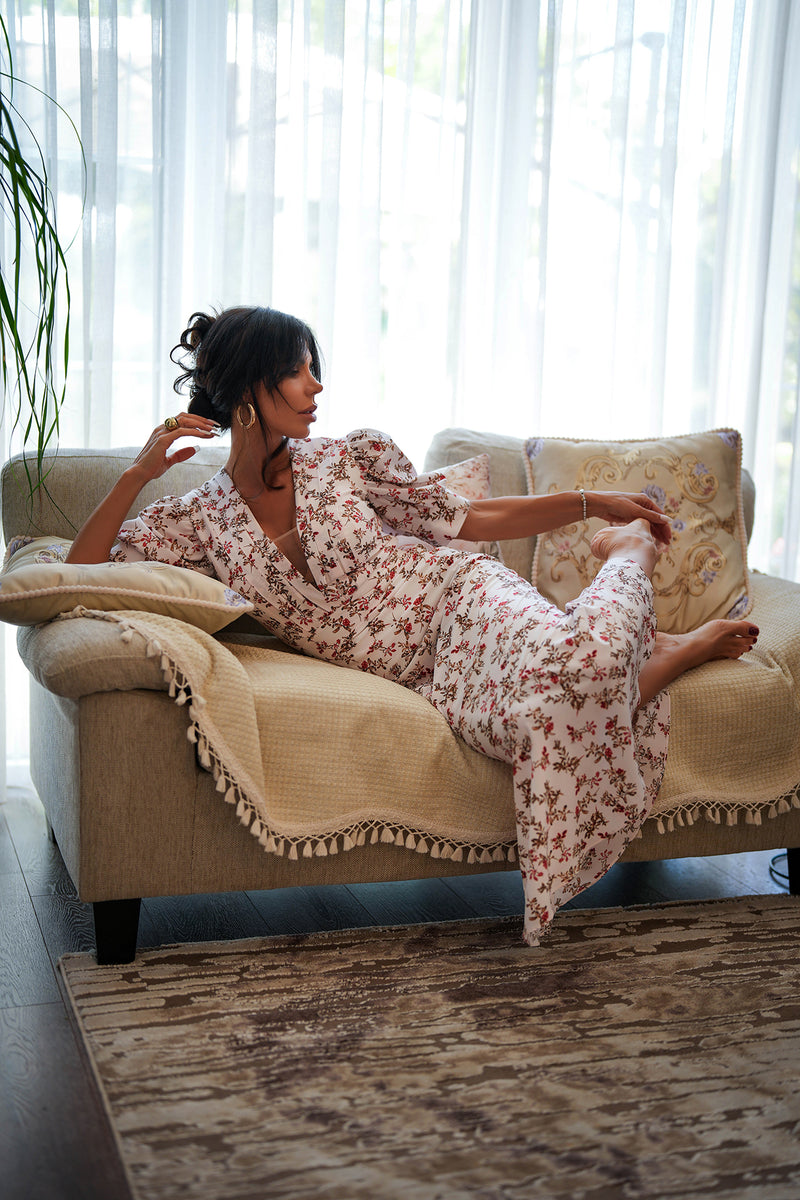 Bari în rochie de floră