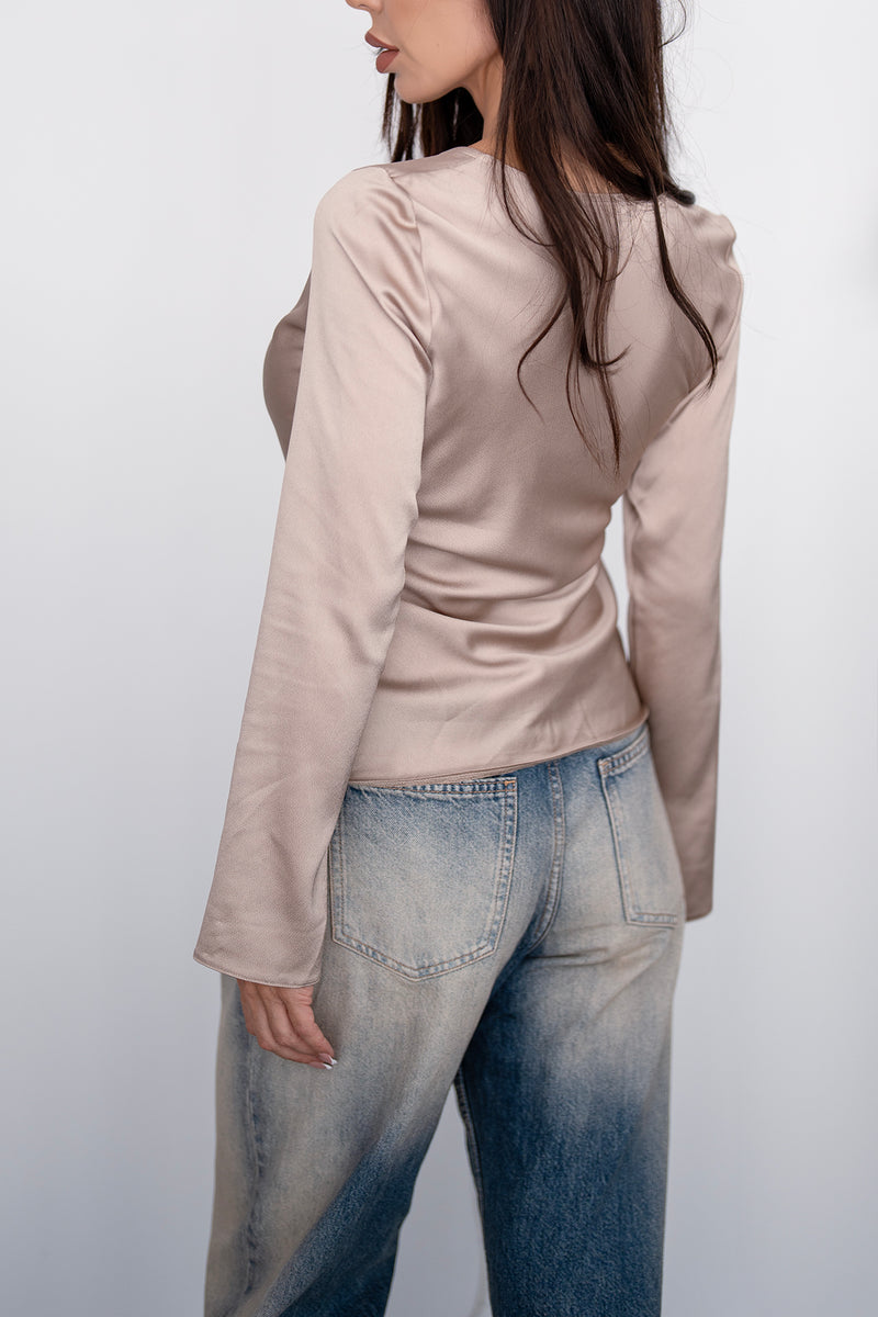 Топ Damien in sand