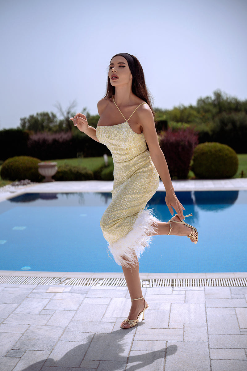 Grace în rochia de cabaret