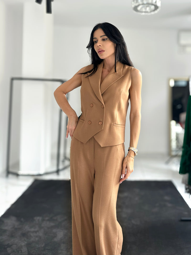 Костюм Dayna in camel