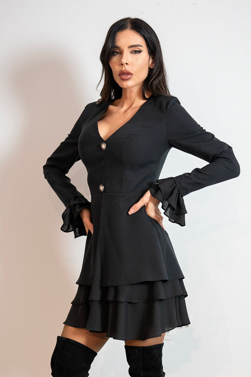 Îmbrăcați -l pe Mya în negru