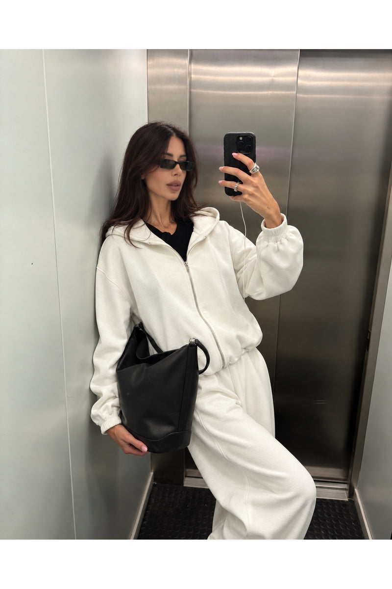 Яке Outer in White 5